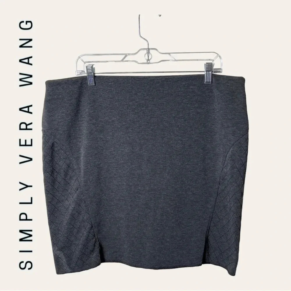 0238. SIMPLY VERA WANG MINI SKIRT GRAY IN COLOR SIZE X-LARGE‎